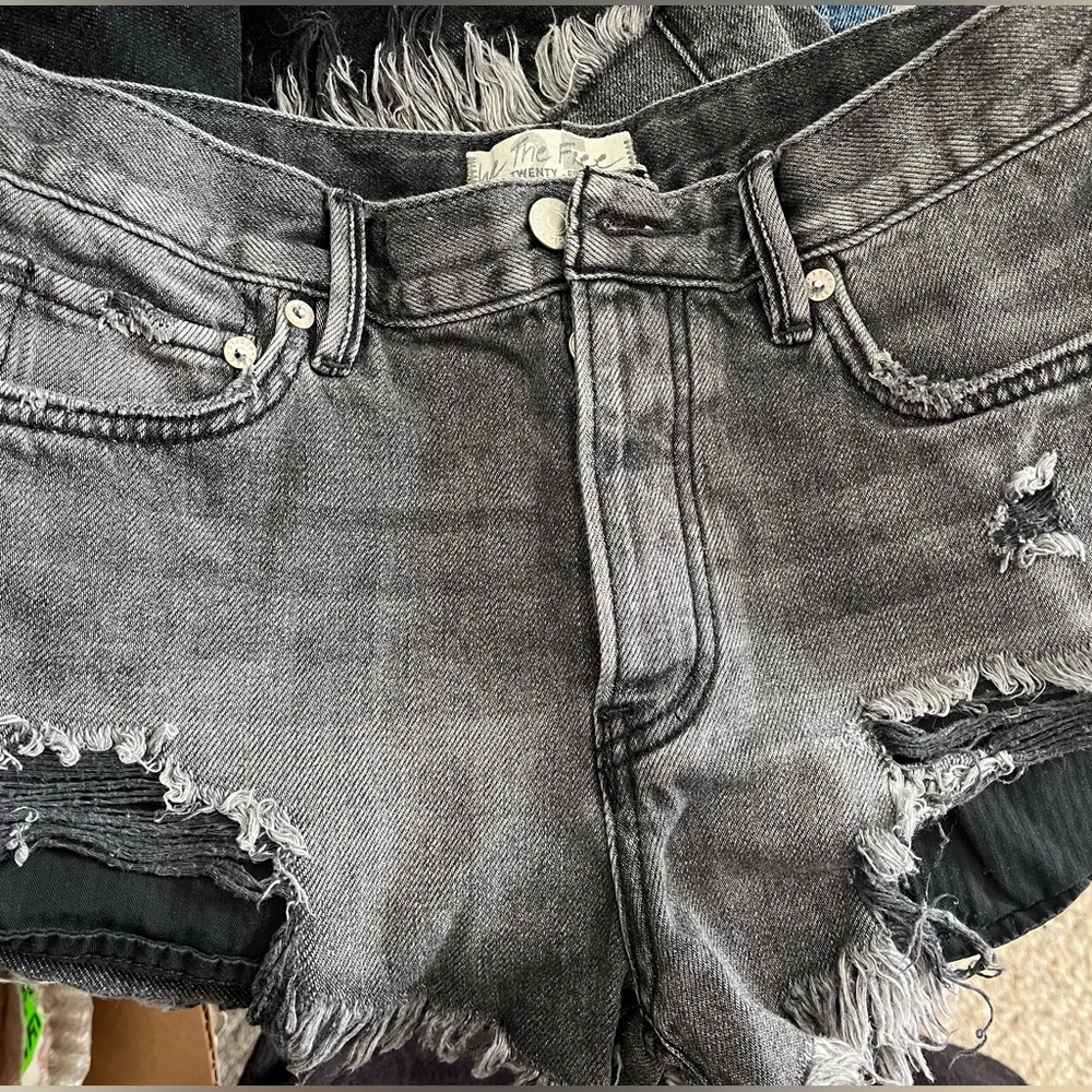 We The Free Distressed Black Jean Short, Size 25, EUC